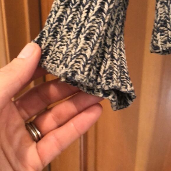 J.Crew lambswool long sleeve sweater - Picture 4 of 11